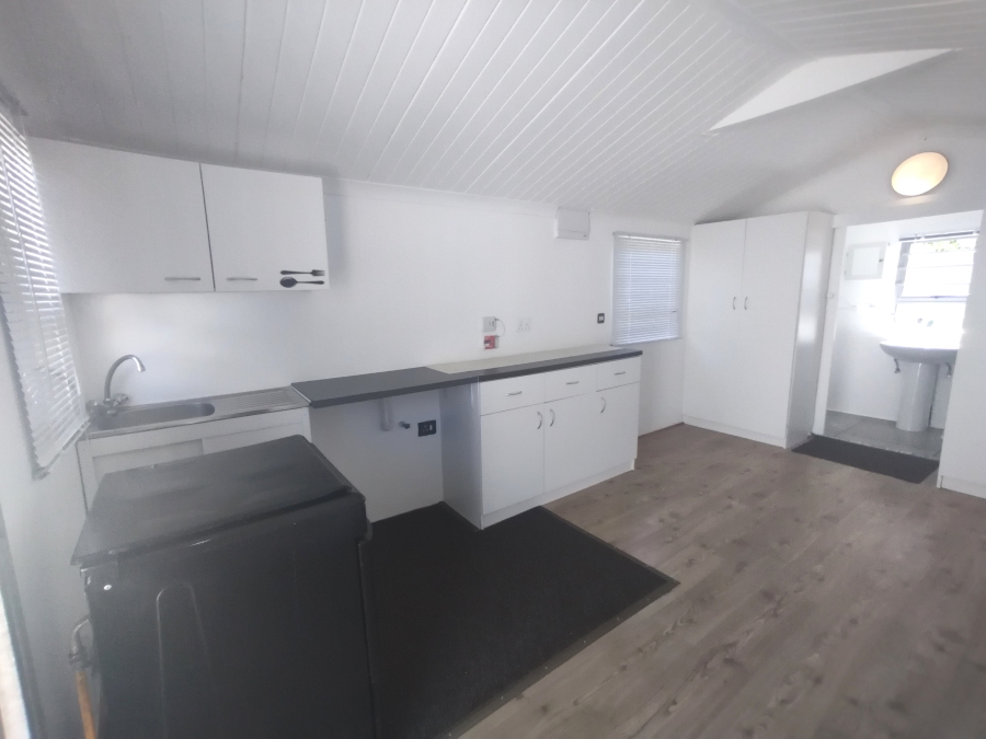 To Let 1 Bedroom Property for Rent in Peerless Park East Western Cape